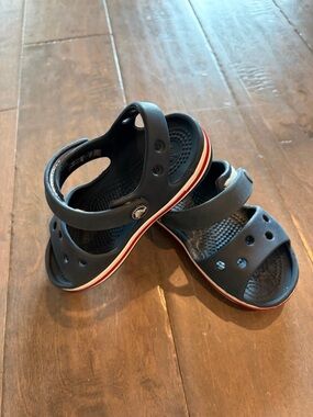 Kids Navy crocs t8 8 Blue Sport Sandals with Red Trim bayaband
